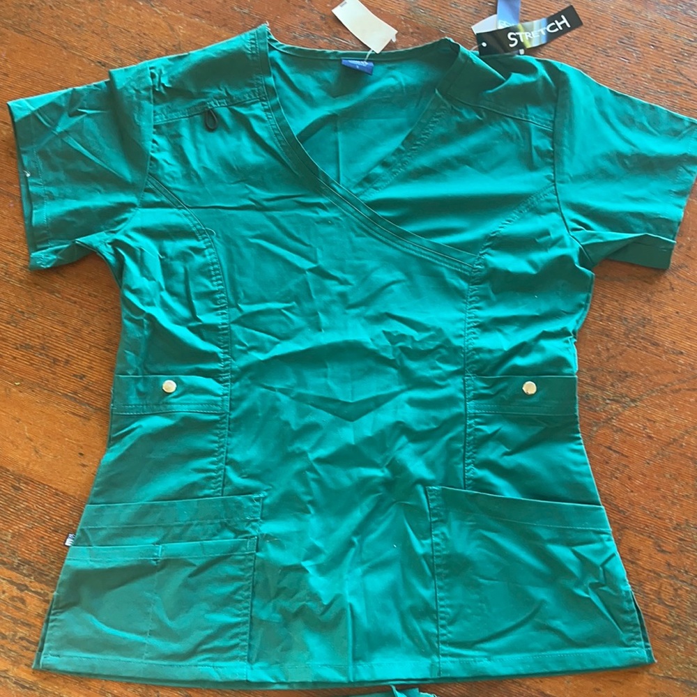 Teal/Green scrub set.